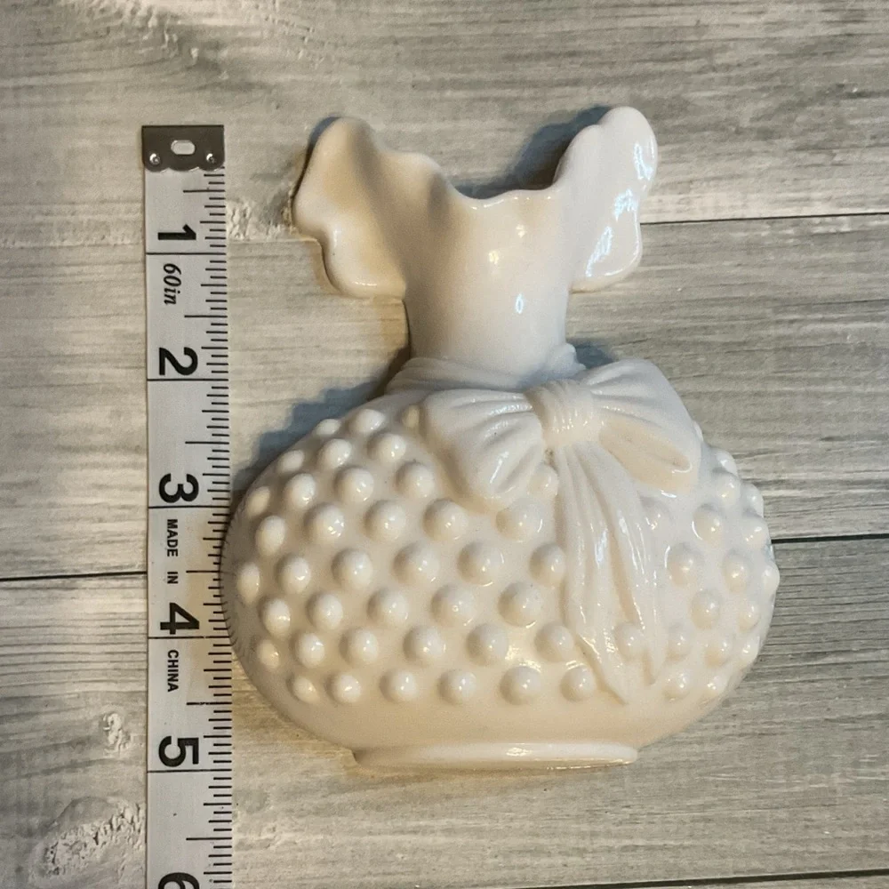 White Hobnail Vase with Bow Detail faux milk glass hobnail wall pocket vase - Picture 6 of 7